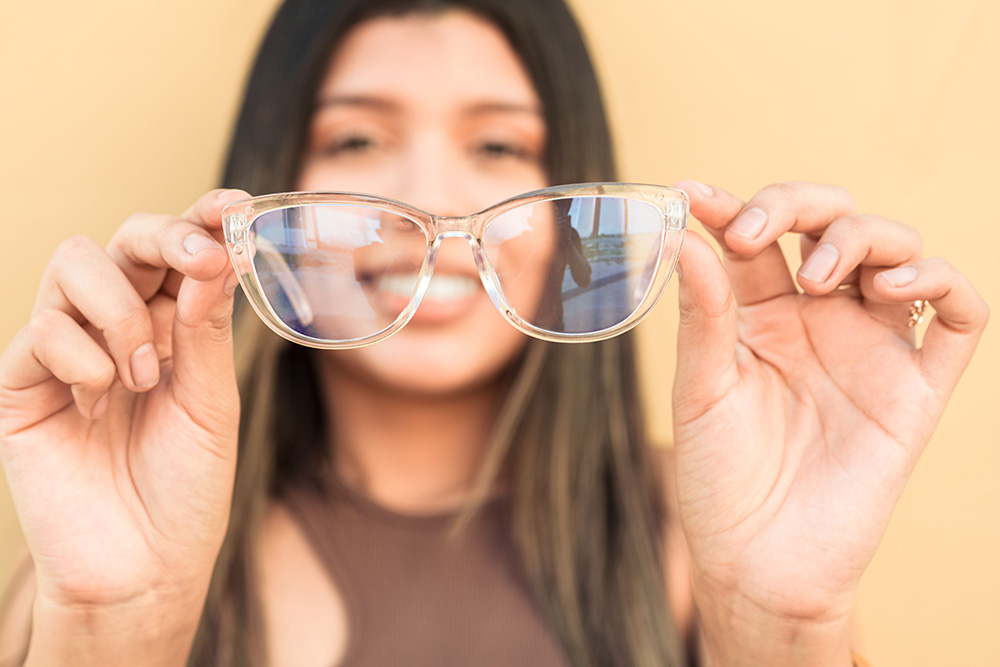 starting signs of woman needing glasses